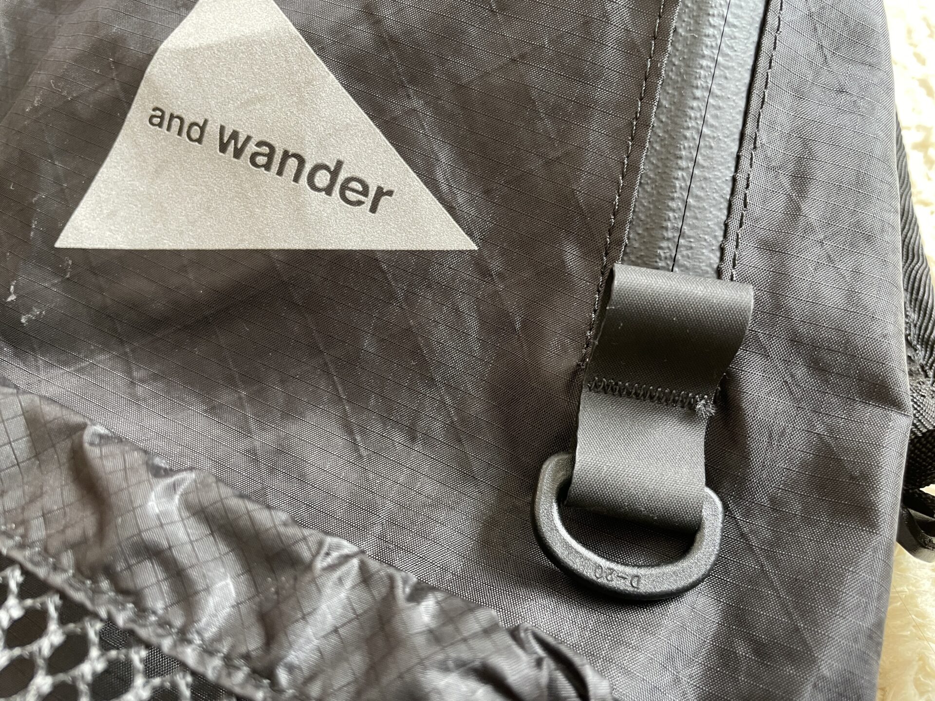 andwanderのecopak-20l-daypackのDリング